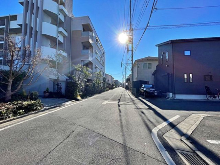 その他 車通りの少ない前面道路の様子。