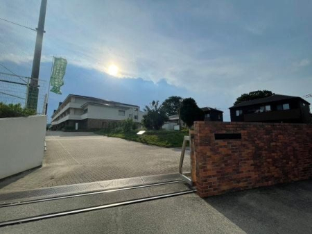 周辺環境 所沢市立松井小学校 徒歩7分。武蔵野線「東所沢駅」が最寄りの小学校でございます。ご近所の評判も良いです！ 560m