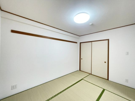 その他内観 リラックス効果のある「和室」にはたくさんのメリットが！横になってくつろいだり、洗濯物を畳んだり、来客があってもお布団を敷けば客間として使え、幅広い用途で使えるので重宝しそうですね。