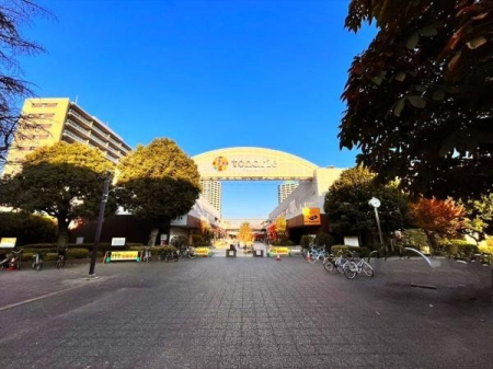 周辺環境 トナリエ　ふじみ野 徒歩35分。ファッションやレストラン、ディスカウントショップなどの複合施設 2780m