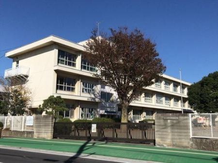 周辺環境 三芳町立藤久保小学校 徒歩3分。 240m