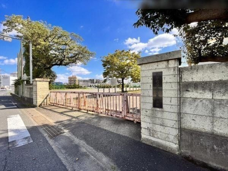 周辺環境 三芳町立三芳東中学校 徒歩3分。 230m