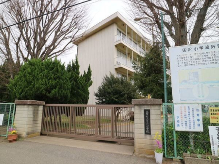 周辺環境 唐沢小学校 徒歩14分。 1120m