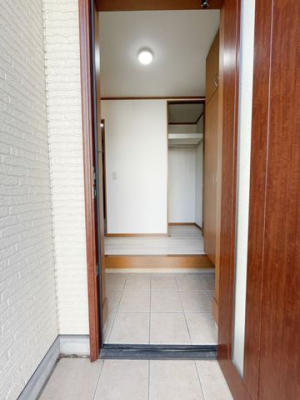 玄関 -