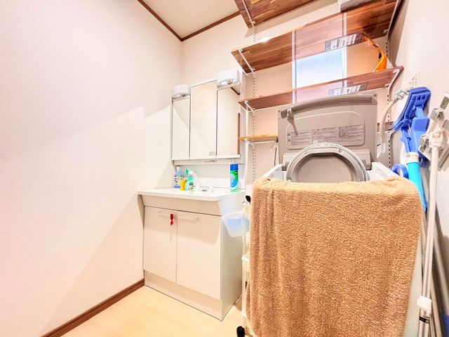 ʑEʏ `Wash room`̍Qԑтł]TĎxxłLpE_[[B[LxȂ̂ŌڂXbLƐڂł܂B