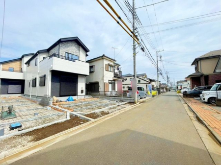 現地外観写真 ■閑静な住宅街のためのびのびと暮らせます