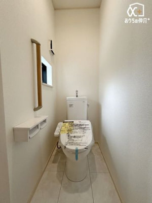 トイレ 小窓のある１階トイレ