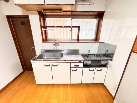 キッチン ～Kitchen～状態の良いキッチン　丁寧にお使いで水回りも収納ももきれいな状態です。リフォームしなくても尾十分に使用できます。