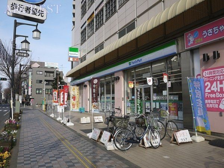周辺環境 ファミリーマート　清瀬元町一丁目店 徒歩6分。清瀬駅北口徒歩21分 480m