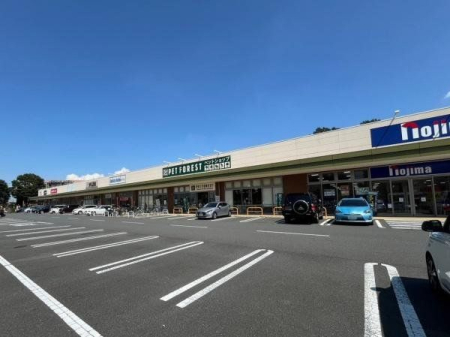 周辺環境 徒歩16分。【アクロスプラザ東久留米】複合ショッピング施設。10店舗が入っております。駐車場130台収容可。 1210m