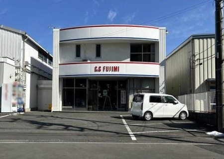 周辺環境 富士見商事 徒歩13分。飲料、食品、日用雑貨等の総合卸問屋です 990m