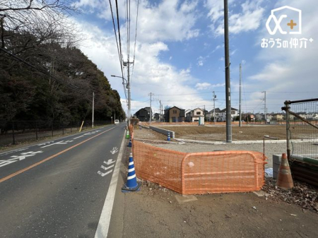 現地土地写真 北側公道の様子