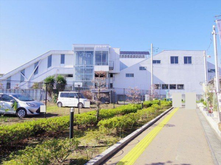 周辺環境 徒歩12分。【武蔵藤沢駅　東口】車椅子対応のトイレ・入り口あり 池袋駅まで34分 910m