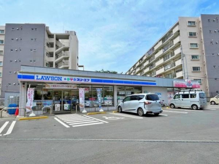 周辺環境 ローソン・スリーエフ所沢向陽町店 徒歩2分。24時間営業なので、急なお買い物にも便利です。飲食物や軽い日用品を販売しております。駐車場；有 140m