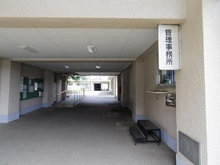 その他 入口に管理事務所あり