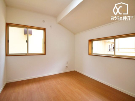 その他内観 2階約5.2帖の洋室です。お子様も各自のお部屋をもてる間取りです。