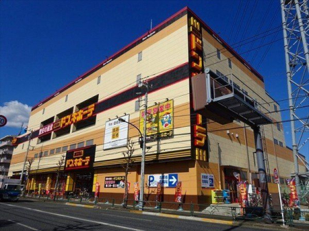 周辺環境 MEGAドン・キホーテ東久留米店 徒歩7分。おもしろい物・安い物がいっぱい詰まった　総合ディスカウントストア『MEGAドン・キホーテ』 520m