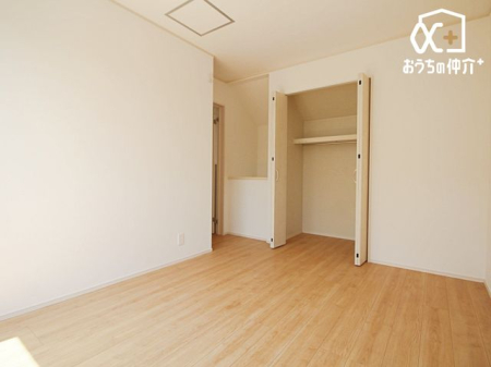 寝室 クローゼットも付いており、寝具・衣類等も豊富に収納可能な寝室です。