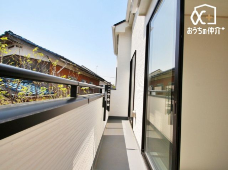 バルコニー 陽当たりの良いバルコニーです。2部屋から出入りできます。