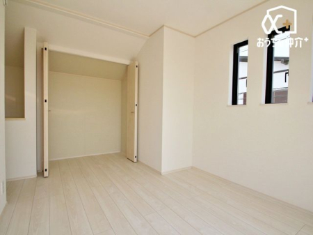 寝室 クローゼットも付いており、寝具・衣類等も豊富に収納可能な寝室です。