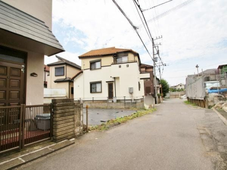 周辺環境 ヨークフーズ 新座馬場店 徒歩6分。営業時間：午前9時～午後9時45分 駐車場：有 440m