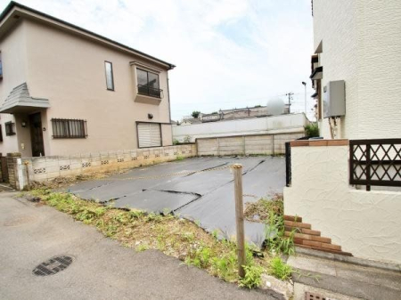 周辺環境 新座市立新座中学校 徒歩21分。市内の中学校で最も伝統あふれる新座中学校！ 平林寺や野火止用水、緑の雑木林に囲まれた風情あふれる新座中学校！！！ 1640m
