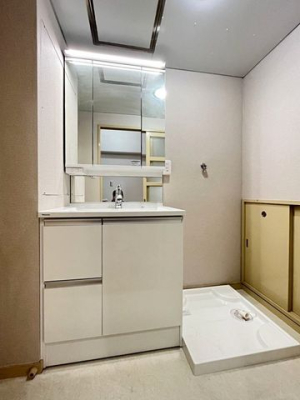 洗面台・洗面所 1階の洗面室兼洗濯機置き場です。忙しい朝には使いやすい洗面で、ステキな一日のスタートをきりましょう。