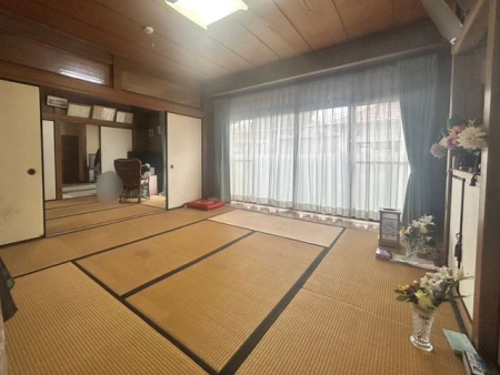 その他内観 リラックス効果のある「和室」にはたくさんのメリットが！横になってくつろいだり、洗濯物を畳んだり、来客があってもお布団を敷けば客間として使え、幅広い用途で使えるので重宝しそうですね。
