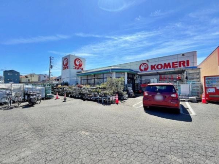 周辺環境 コメリハード＆グリーン保谷北町店 徒歩14分。徒歩7分。営業時間：9:00～19:30　＊灯油の宅配受付　＊レンタル工具取扱い　＊害虫駆除　＊庭木のお手入れ　などの取扱いもございます！ 1090m