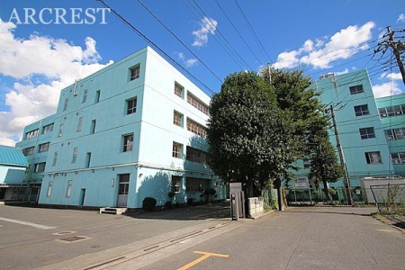 周辺環境 新座市立第五中学校 徒歩8分。三つの目標「明朗・清潔・信頼」 あいさついっぱい　花いっぱい　笑顔あふれる　さわやか五中 610m