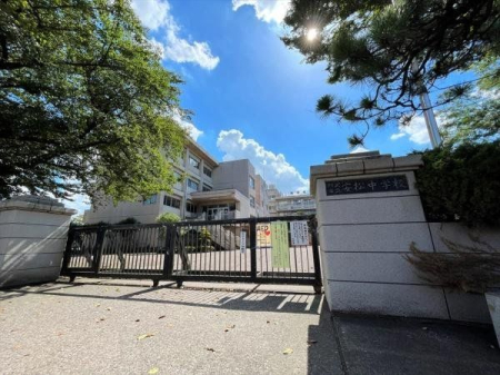 周辺環境 所沢市立安松中学校 徒歩15分。武蔵野線「東所沢駅」近くの広々とした敷地がある中学校でございます。周辺からの評判も良いです！ 1150m