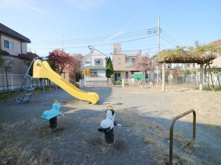 周辺環境 清瀬市立石田橋児童遊園 徒歩21分。秋津駅から徒歩約15分、「空堀川」の近隣に作られた小さな児童遊園です。 1610m